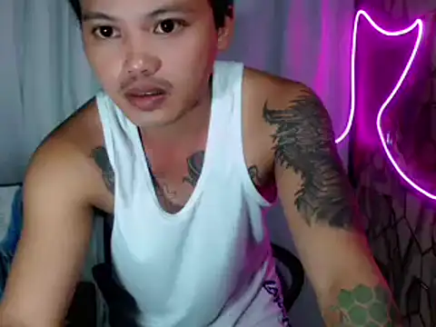 Pokazy przed kamerką – urhot_fucker999