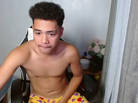 curlyasian_njxx: απευθείας συνομιλία ΧΧΧ