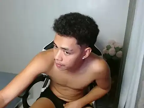 Chat +18 de curlyasian_njxx ao vivo