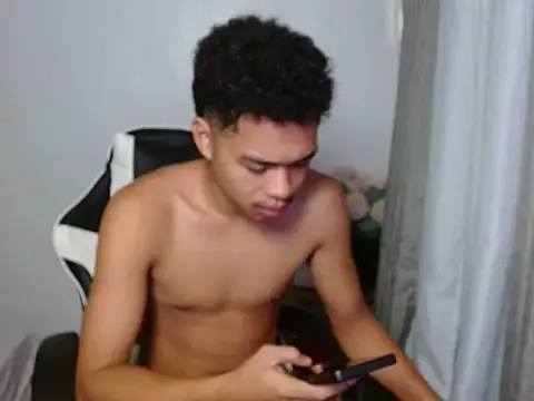 curlyasian_njxx's Webcam Show