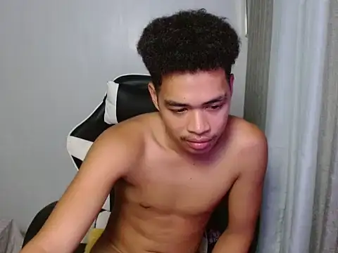 Chatroom XXX en direct de curlyasian_njxx