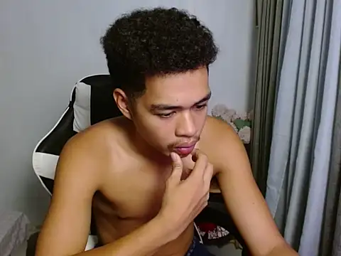 curlyasian_njxx's Webcam Show