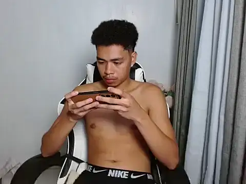 Chat XXX ao vivo de curlyasian_njxx