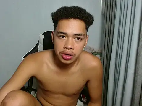 curlyasian_njxx's Webcam Show