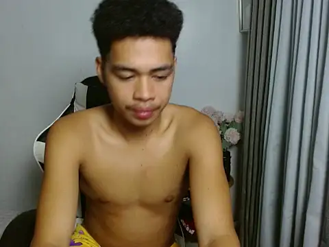 Show de webcam de curlyasian_njxx