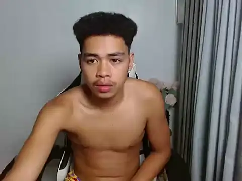 curlyasian_njxx Show in webcam