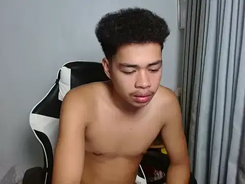 curlyasian_njxx Webcam Show