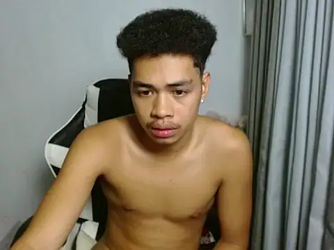 curlyasian_njxx's Webcam Show