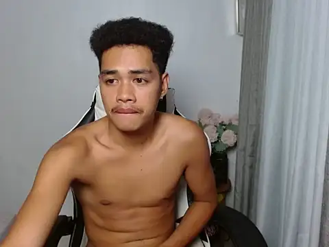 Show Webcam de curlyasian_njxx