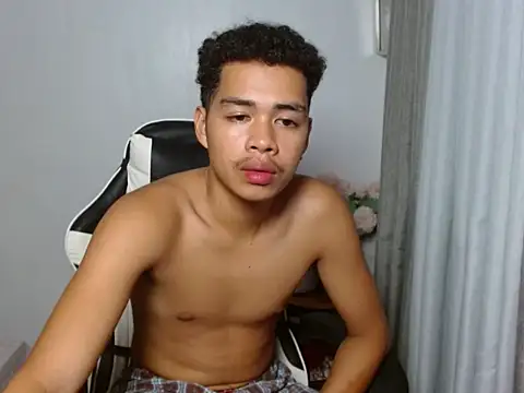curlyasian_njxx Webcam Show