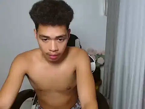 Chat +18 de curlyasian_njxx ao vivo