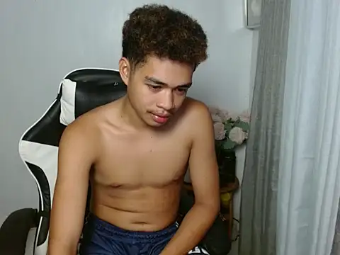 curlyasian_njxx 在線直播表演