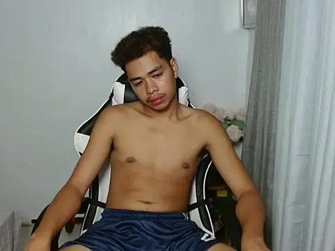 curlyasian_njxx 在線直播表演
