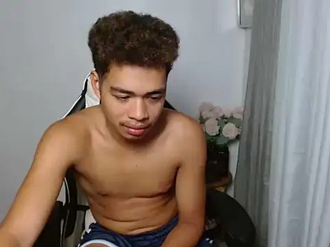 curlyasian_njxx 在線直播表演