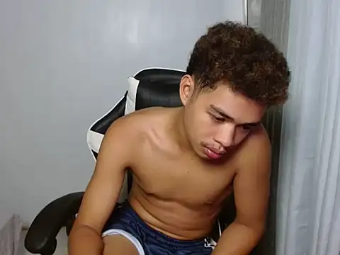 curlyasian_njxx Pertunjukan Webcam