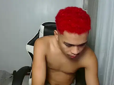 Pokazy przed kamerką – curlyasian_njxx