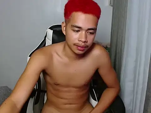 הופעת וובקאם של curlyasian_njxx