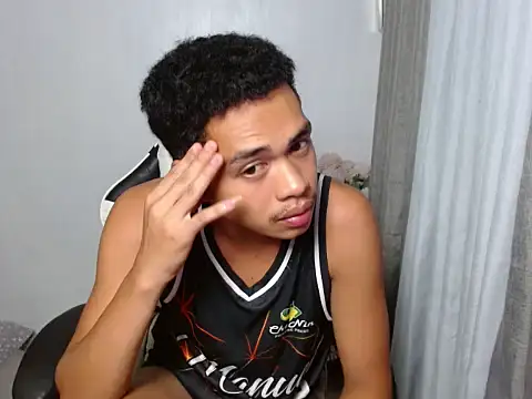 curlyasian_njxx Show Webcam