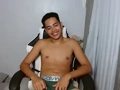 curlyasian_njxx Adlı Modelin Canlı XXX Sohbeti