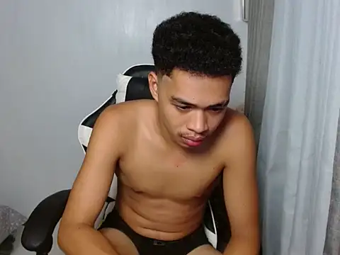 curlyasian_njxx Webcam Show