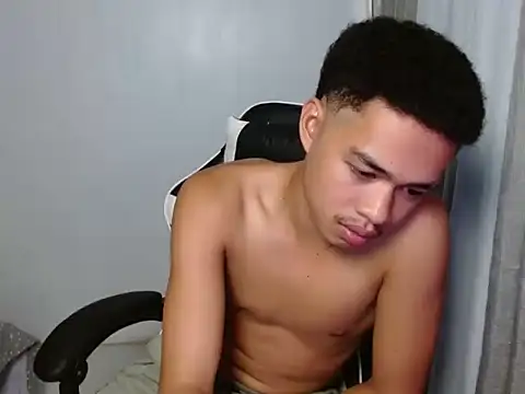 צ'אט XXX בשידור חי של curlyasian_njxx