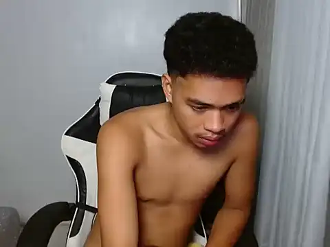 curlyasian_njxx's Webcam Show