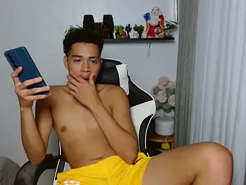 curlyasian_njxx Webcam-Show