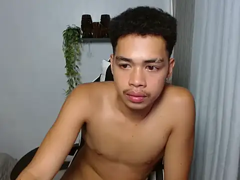 curlyasian_njxx's Webcam Show