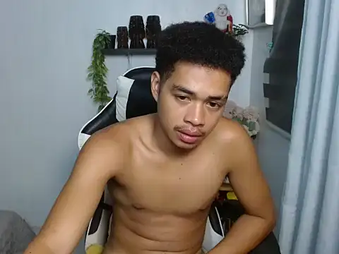 curlyasian_njxx Webcam Show