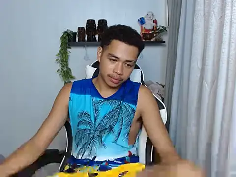 curlyasian_njxx Show in webcam