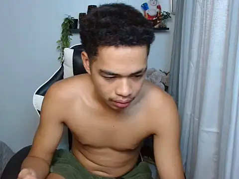 curlyasian_njxx's Webcam Show