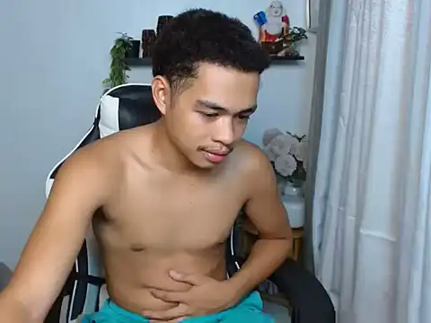 Show modela curlyasian_njxx na web-kameri