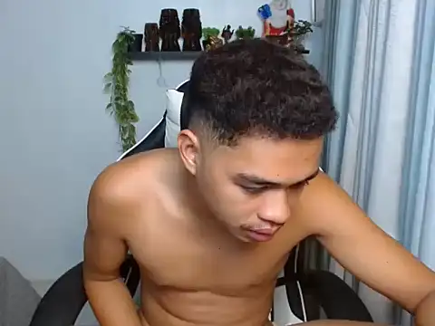 Show de webcam de curlyasian_njxx
