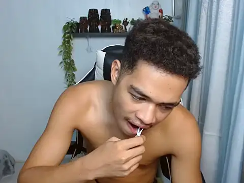 curlyasian_njxx Webcam show