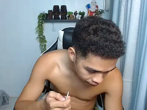 curlyasian_njxx's Webcam Show