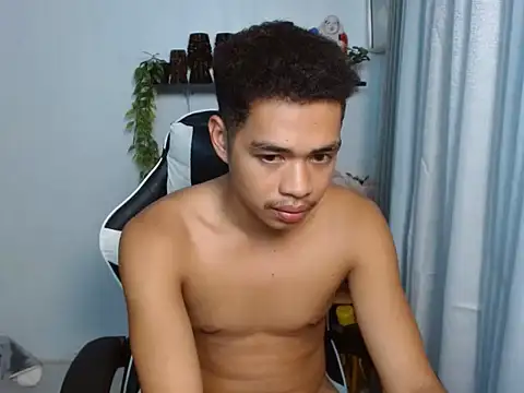 Show de webcam de curlyasian_njxx
