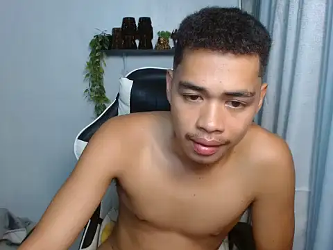 Webkamerová show curlyasian_njxx