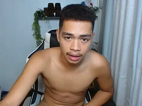 Chat XXX en directo de curlyasian_njxx