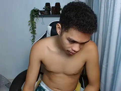 Chat XXX en directo de curlyasian_njxx