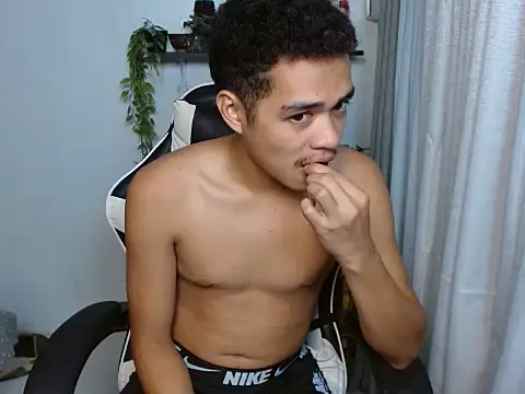 curlyasian_njxx Pertunjukan Webcam
