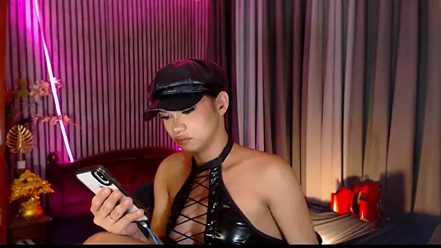 Unforgettablejulia webcam show