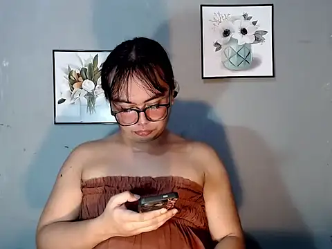 Asianblk_barbiedoll Show Webcam