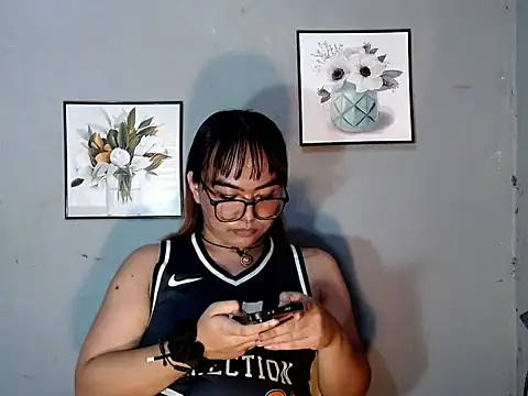 Asianblk_barbiedolln Webbikameraesitys