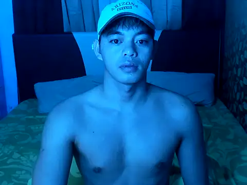 Pokazy przed kamerką – Crazyasiancum1