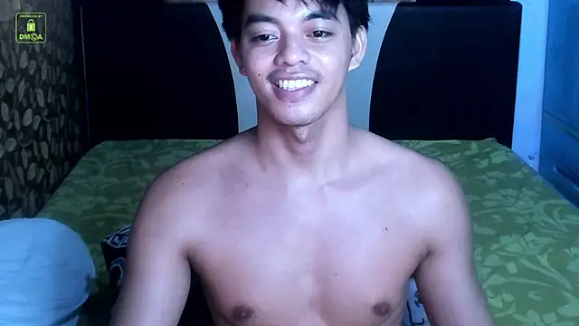 Pokazy przed kamerką – Crazyasiancum1