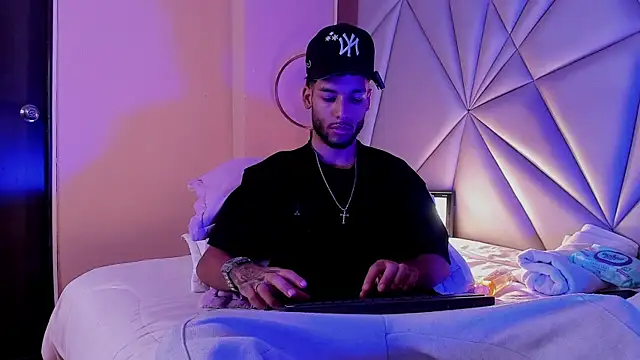 Thiagoferreti's Webcam Show
