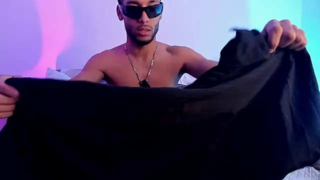 Pokazy przed kamerką – Thiagoferreti