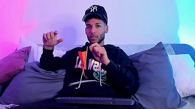 Thiagoferreti Adlı Modelin Web Kamerası Şovu