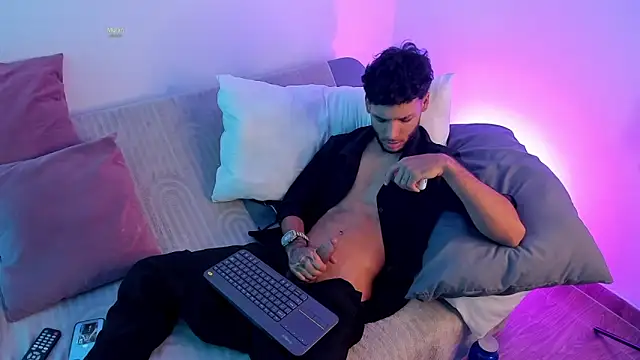 Thiagoferreti Adlı Modelin Web Kamerası Şovu
