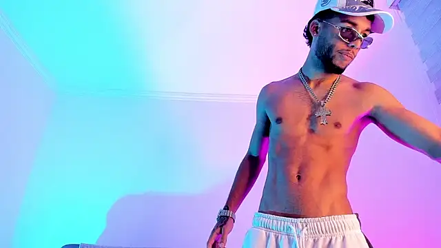 Thiagoferreti's Webcam Show